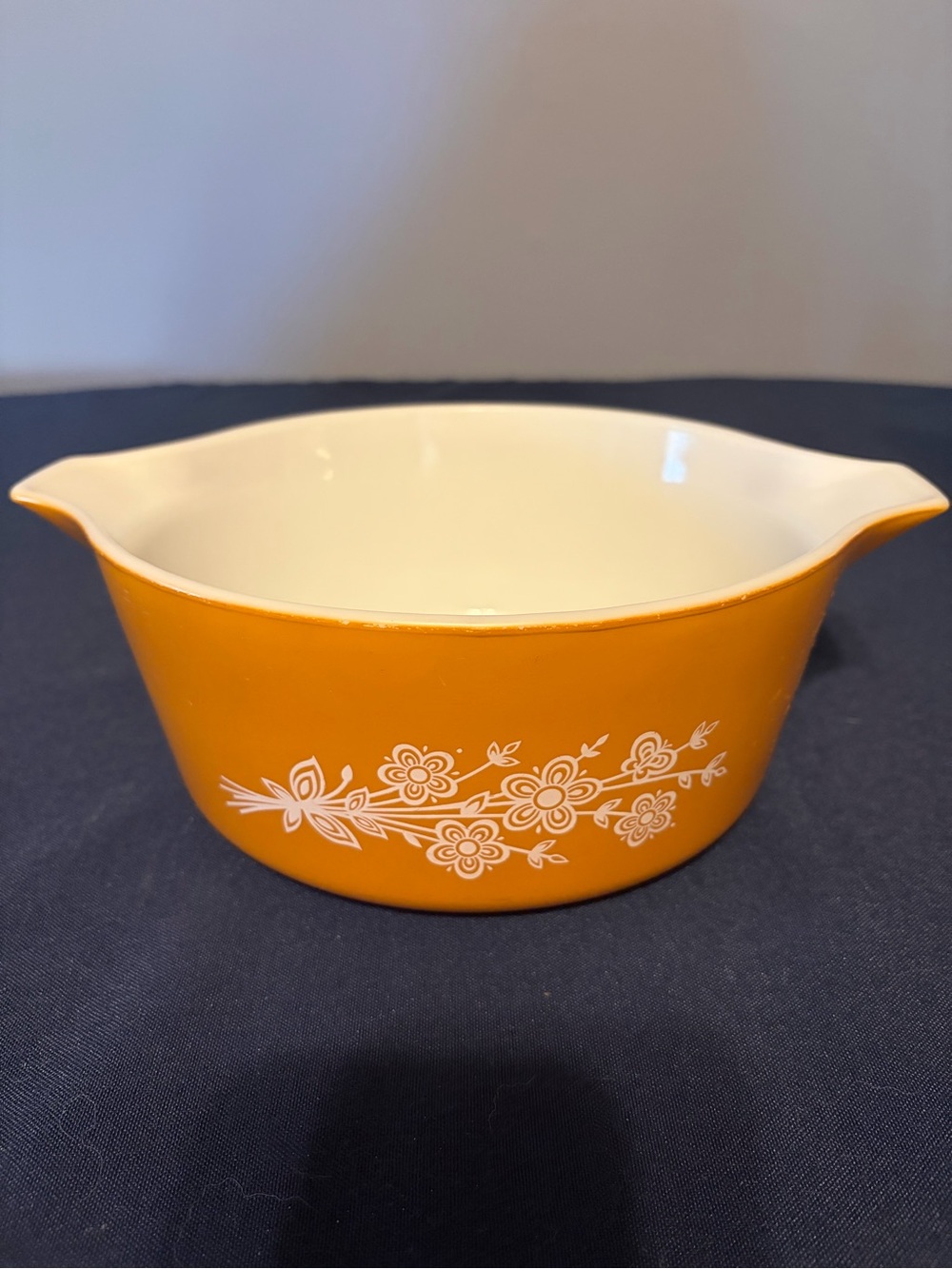 Vintage Pyrex Butterfly Gold 475-B 2.5qt Casserole Dish No Lid.